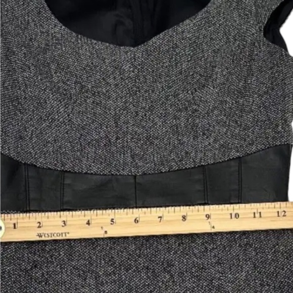 Bin 2C EUC H&M Tweed Dress Sz 4 Cap Sleeves Faux Leather Waist Gray Midi Knee - Picture 9 of 10